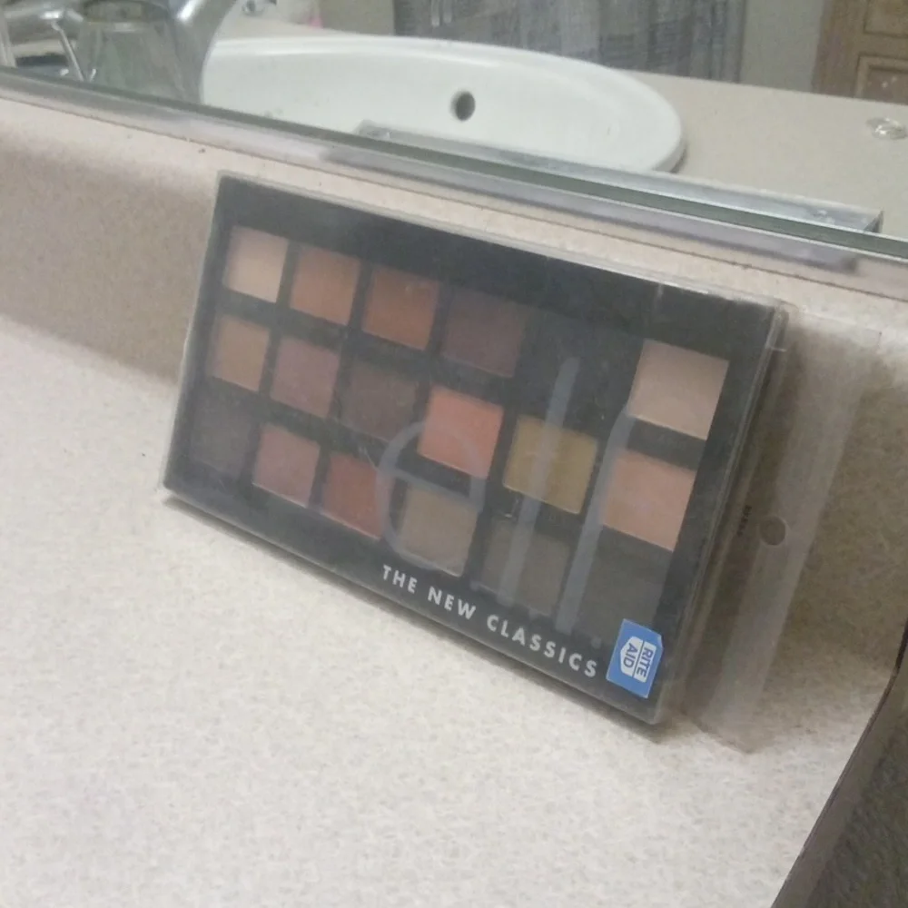 Elf Eye Shadows - Picture 2 of 3